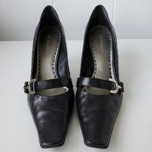 SOLD ON DEPOP BCBGirls Kitten Heels